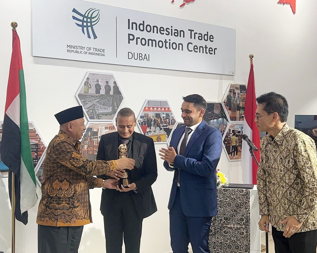 Penyerahan Primaduta Award ke Bafleh&nbsp;Jewellery